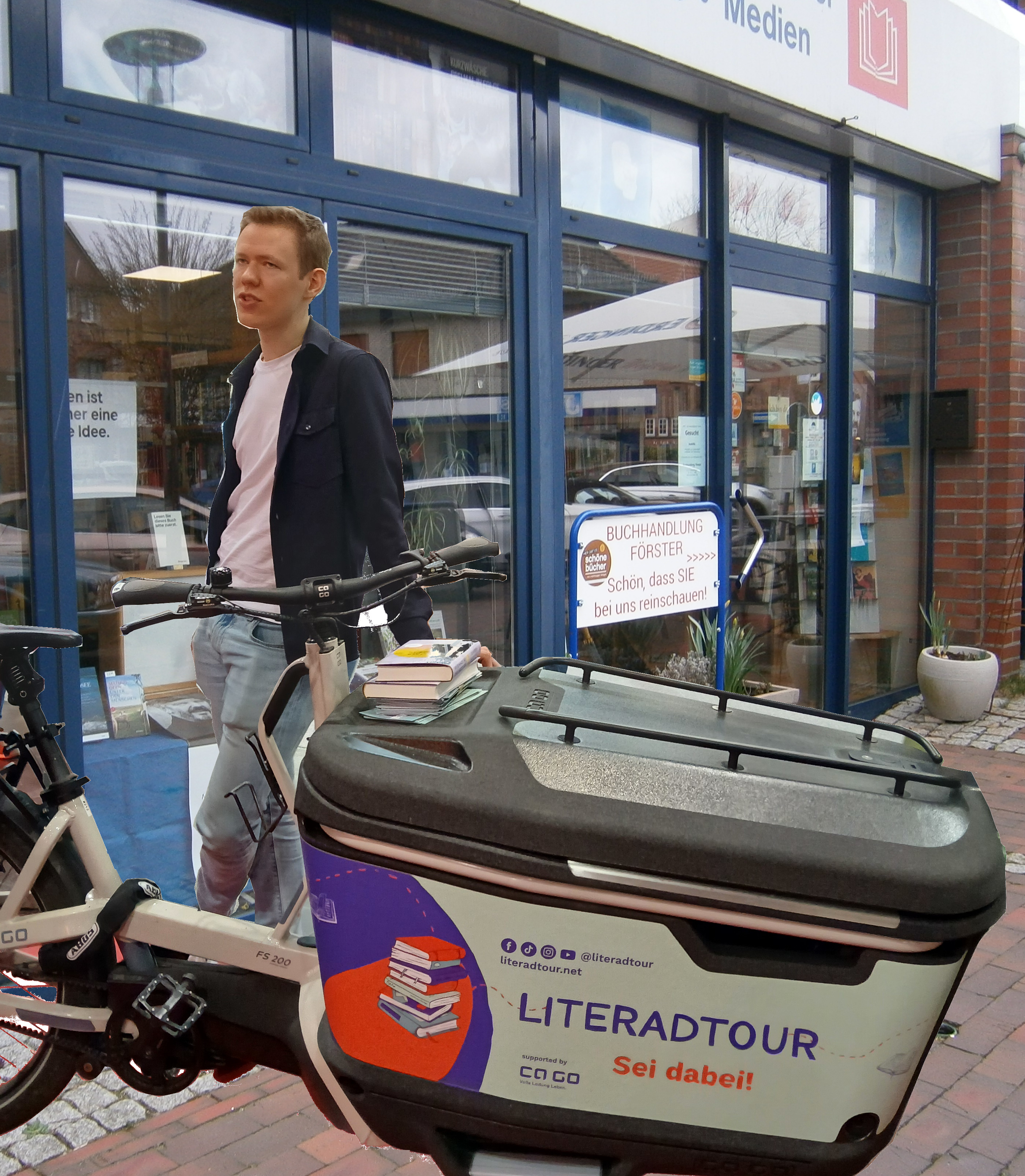 Lennaer Schäfer mit seinem Literad-Lastenrad vor Buchhandlung Förster